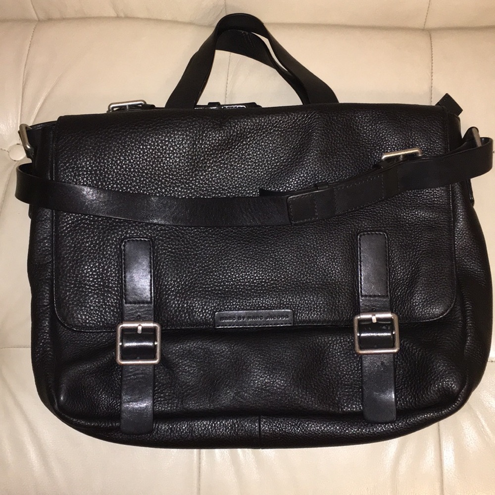 Marc by Marc Jacobs  100% cow Leather Messenger Ba